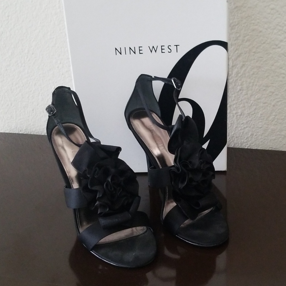 Black Open Toe Heels w Floral Design